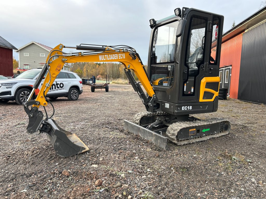 Multiloader EC18 med redskap - Міні-екскаватор: фото 1 Multiloader EC18 med redskap - Міні-екскаватор: фото 1