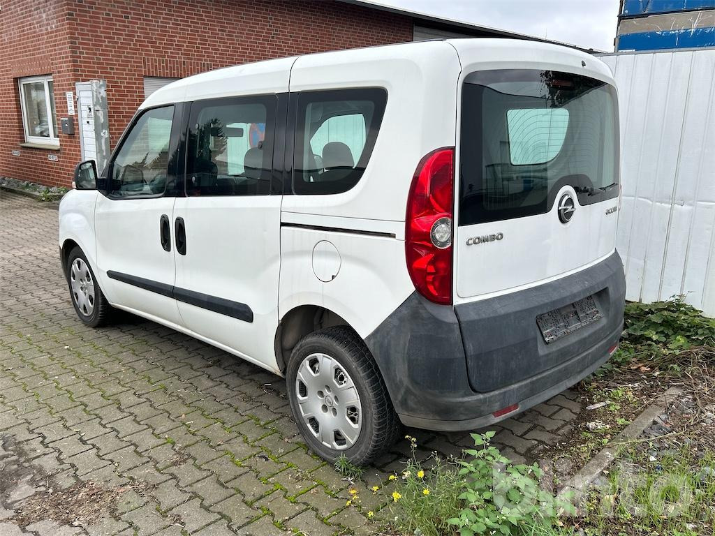 Opel Combo D (2013) - Легковий фургон: фото 3 Opel Combo D (2013) - Легковий фургон: фото 3