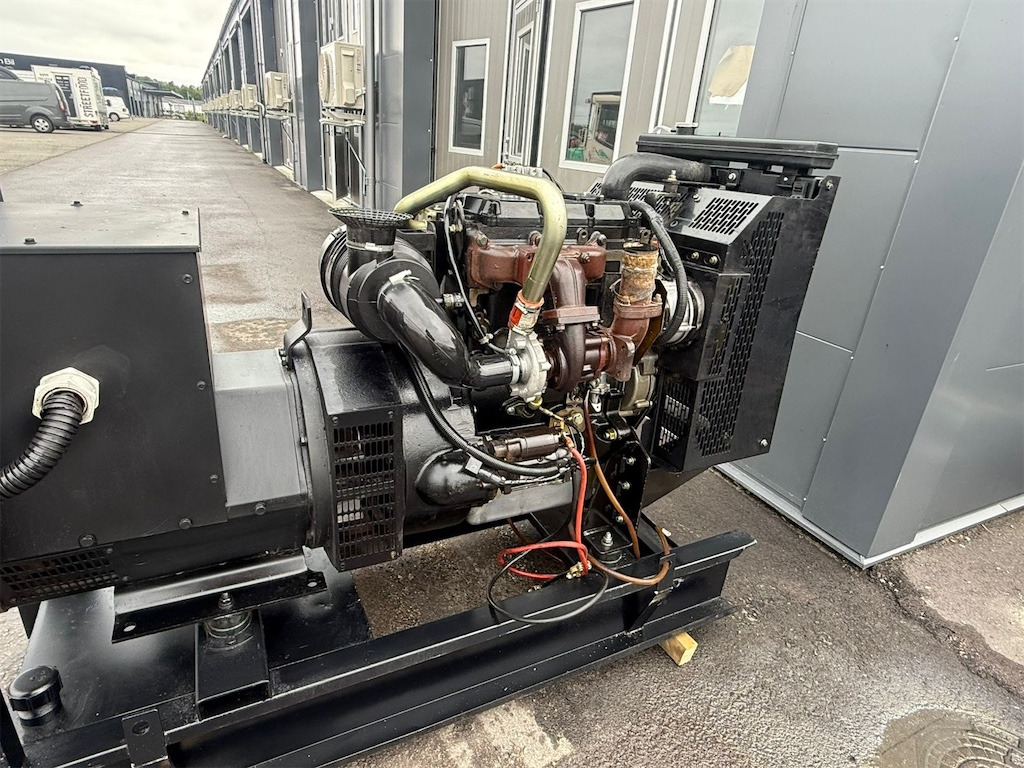 Електричний генератор Perkins 60 kva: фото 9