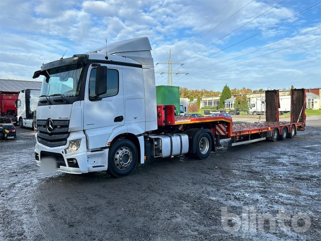 Mercedes-Benz Actros 1843 LS 4x2 + Kässbohrer Lowbed LB3E - Тягач, Низькорамна платформа напівпричіп: фото 1 Mercedes-Benz Actros 1843 LS 4x2 + Kässbohrer Lowbed LB3E - Тягач, Низькорамна платформа напівпричіп: фото 1
