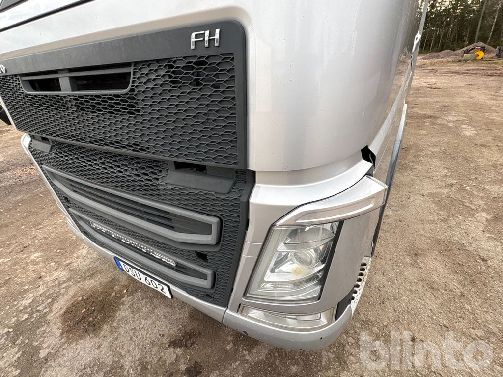 Тягач VOLVO: фото 30