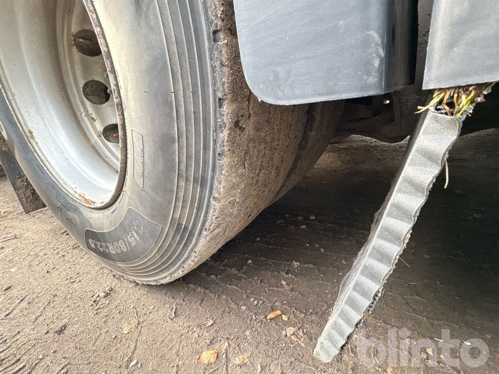 Тягач VOLVO: фото 9