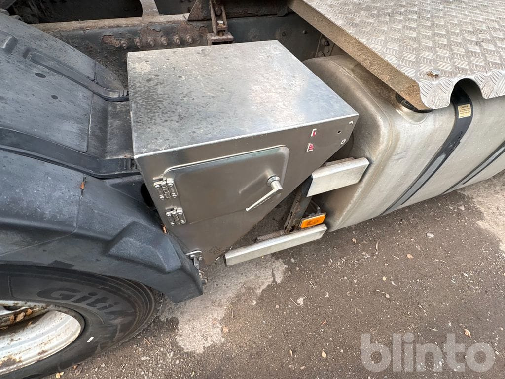 Тягач VOLVO: фото 17