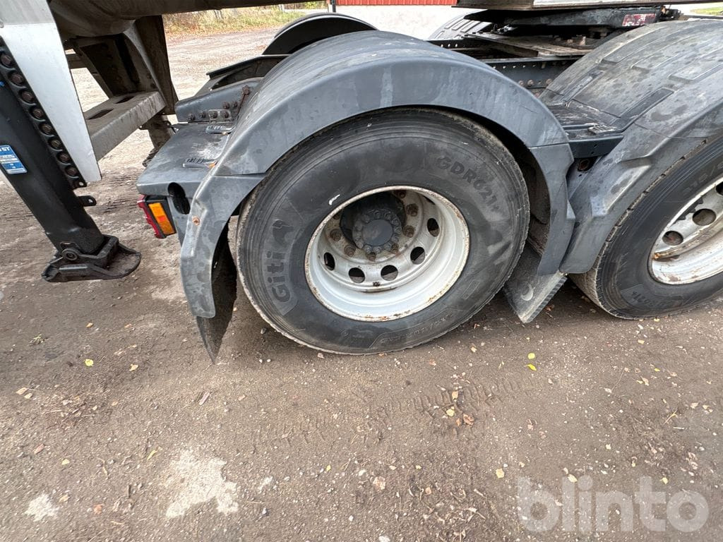 Тягач VOLVO: фото 8