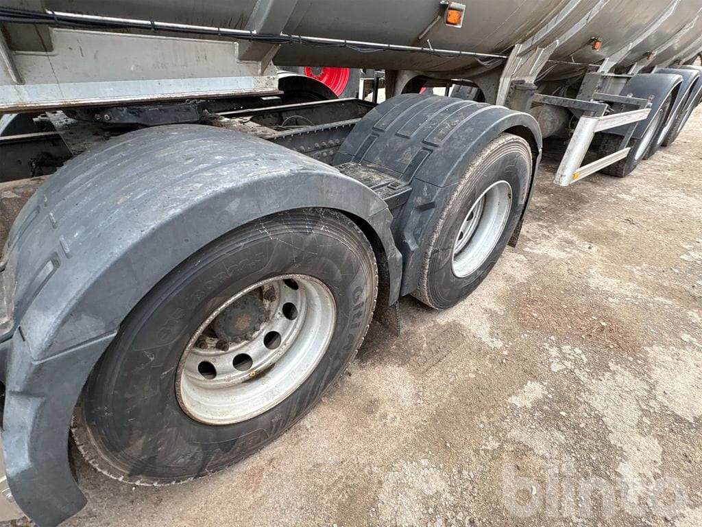 Тягач VOLVO: фото 37