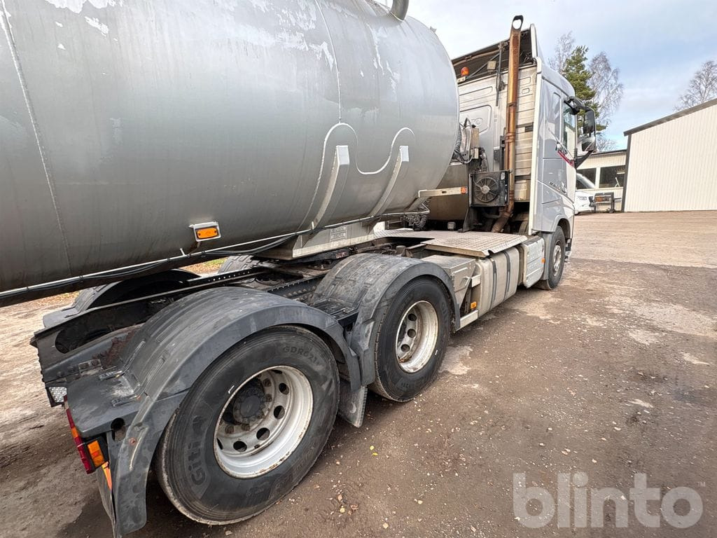 Тягач VOLVO: фото 6