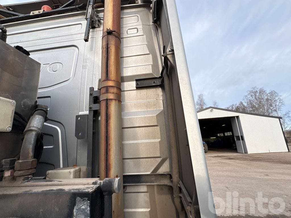 Тягач VOLVO: фото 20