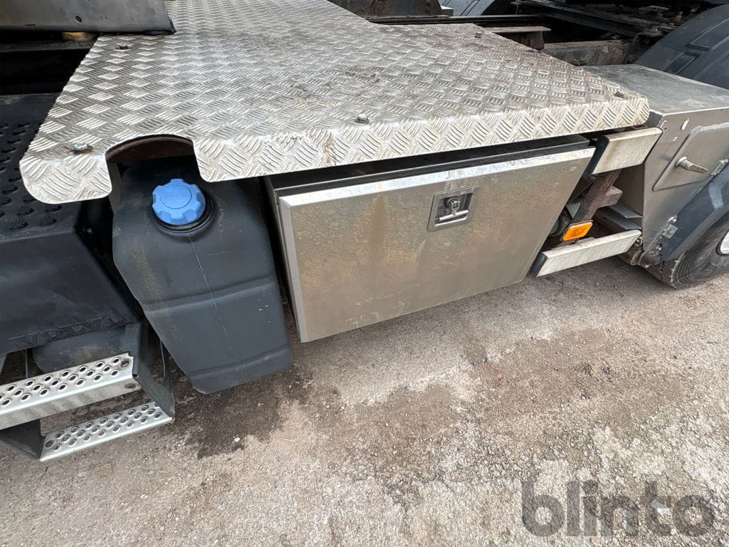 Тягач VOLVO: фото 35