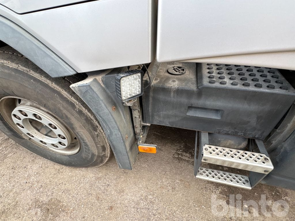 Тягач VOLVO: фото 34