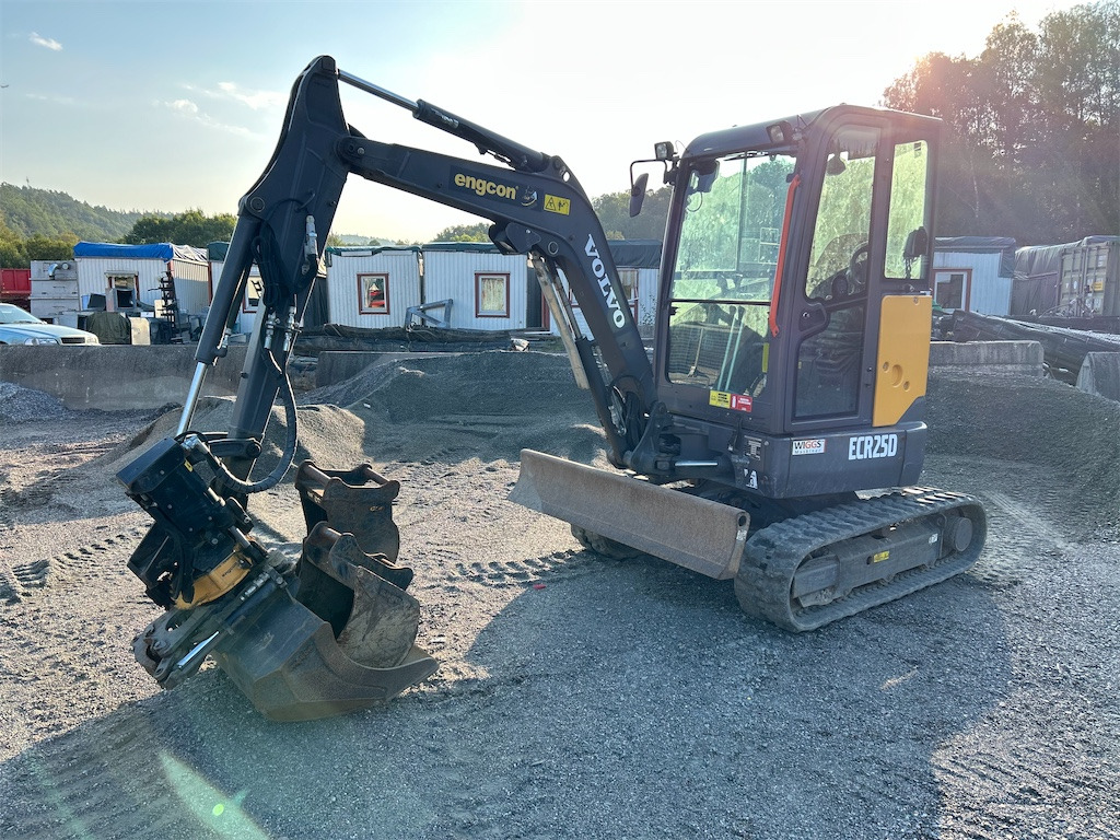 VOLVO ECR25D - Міні-екскаватор: фото 1 VOLVO ECR25D - Міні-екскаватор: фото 1