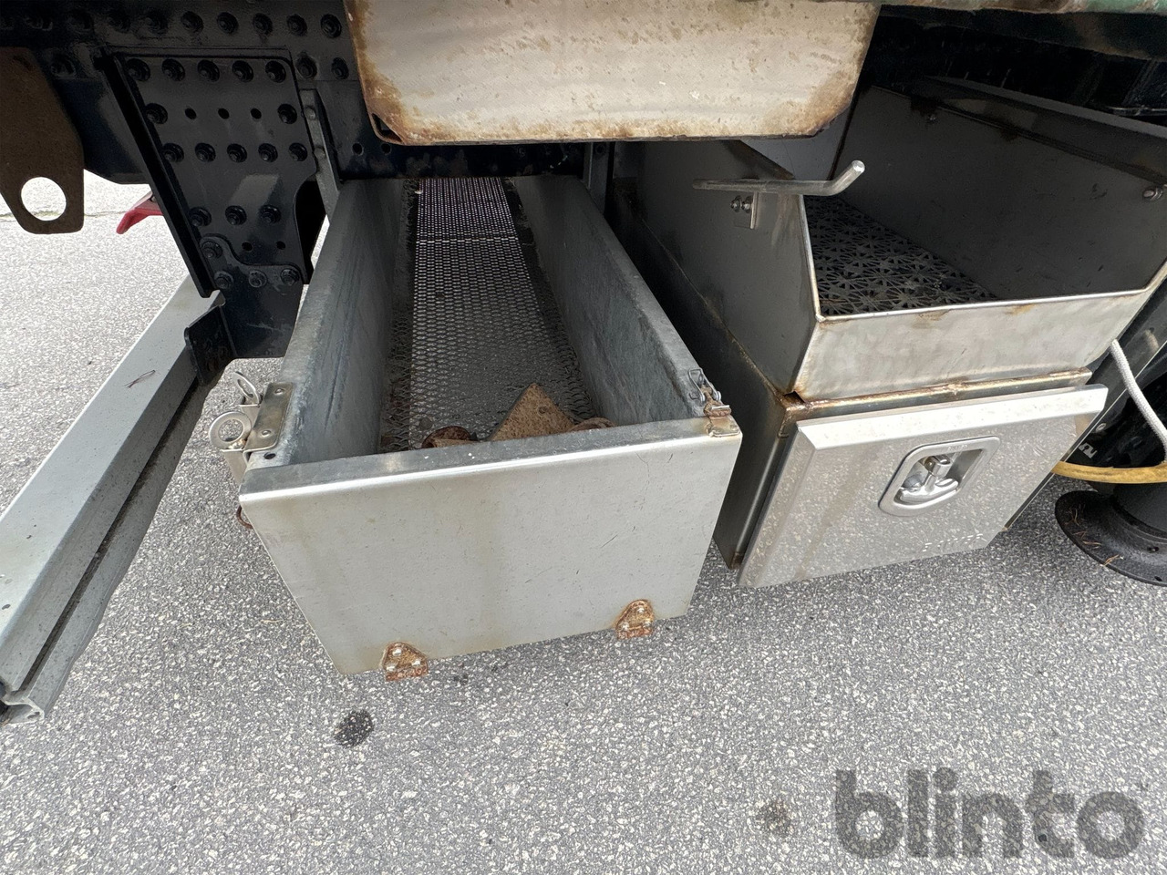 Бортова вантажівка/ Платформа, Вантажівка з маніпулятором VOLVO FM 460 8x4 Tridem: фото 43