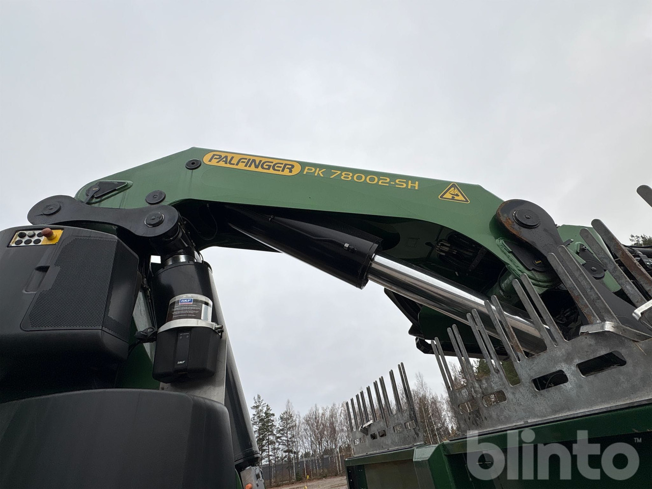 Бортова вантажівка/ Платформа, Вантажівка з маніпулятором VOLVO FM 460 8x4 Tridem: фото 23