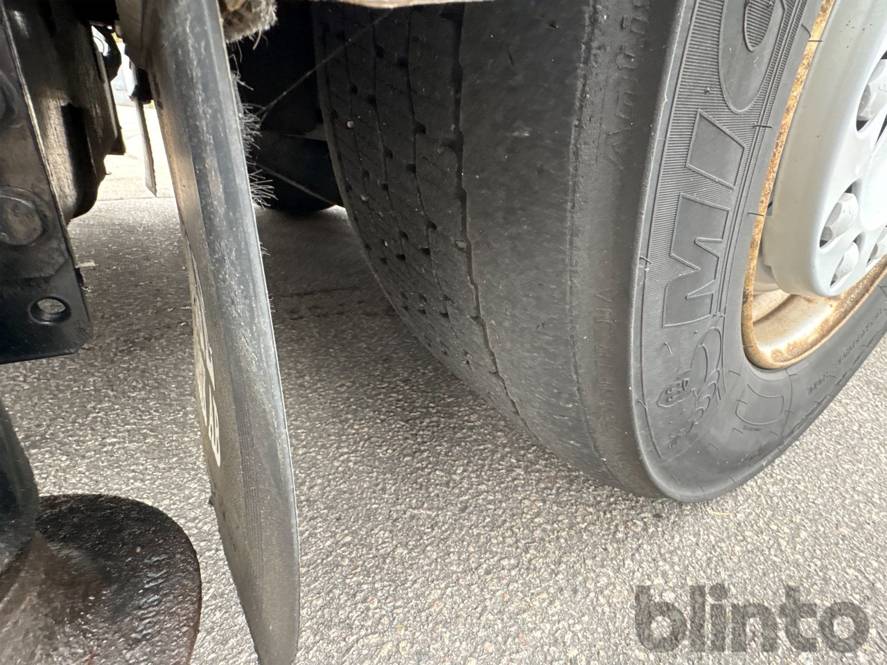 Бортова вантажівка/ Платформа, Вантажівка з маніпулятором VOLVO FM 460 8x4 Tridem: фото 46