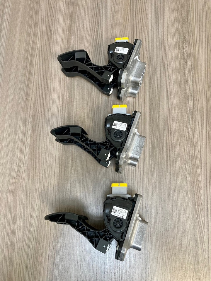 SENSORE POSIZIONE DEL PEDALE - MAN 81259706103 - HELLA 6PV 009 371-00 / 6PV 009 371-711 - Педаль в категорії Вантажівки: фото 1 SENSORE POSIZIONE DEL PEDALE - MAN 81259706103 - HELLA 6PV 009 371-00 / 6PV 009 371-711 - Педаль в категорії Вантажівки: фото 1