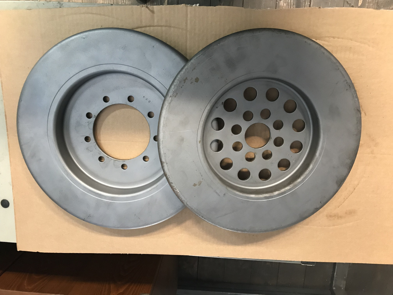 SMORZATORE VIBRAZIONI ALBERO A GOMITI MOTORE MAN D2066 / D2676 - Двигун та запчастини в категорії Вантажівки: фото 1 SMORZATORE VIBRAZIONI ALBERO A GOMITI MOTORE MAN D2066 / D2676 - Двигун та запчастини в категорії Вантажівки: фото 1