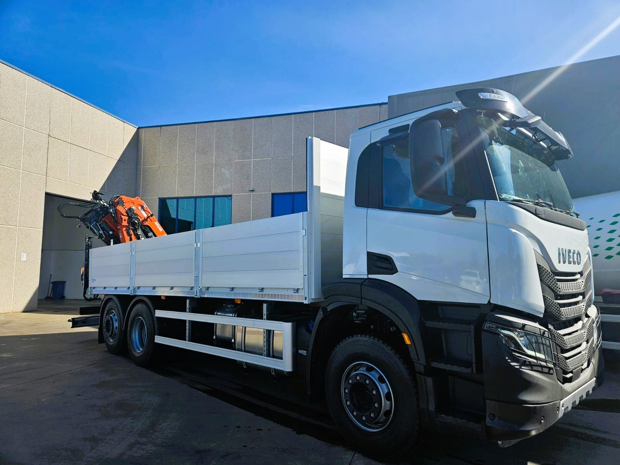 Iveco X-Way AD300X46Z HR ON+ - Бортова вантажівка/ Платформа, Вантажівка з маніпулятором: фото 3 Iveco X-Way AD300X46Z HR ON+ - Бортова вантажівка/ Платформа, Вантажівка з маніпулятором: фото 3