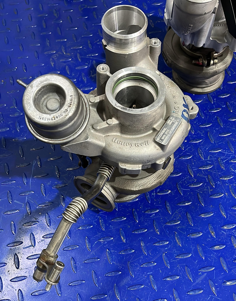BMW Turbocharger S63N/R 4.4L V8 7849045+7849044 (SET) - Турбіна: фото 3 BMW Turbocharger S63N/R 4.4L V8 7849045+7849044 (SET) - Турбіна: фото 3