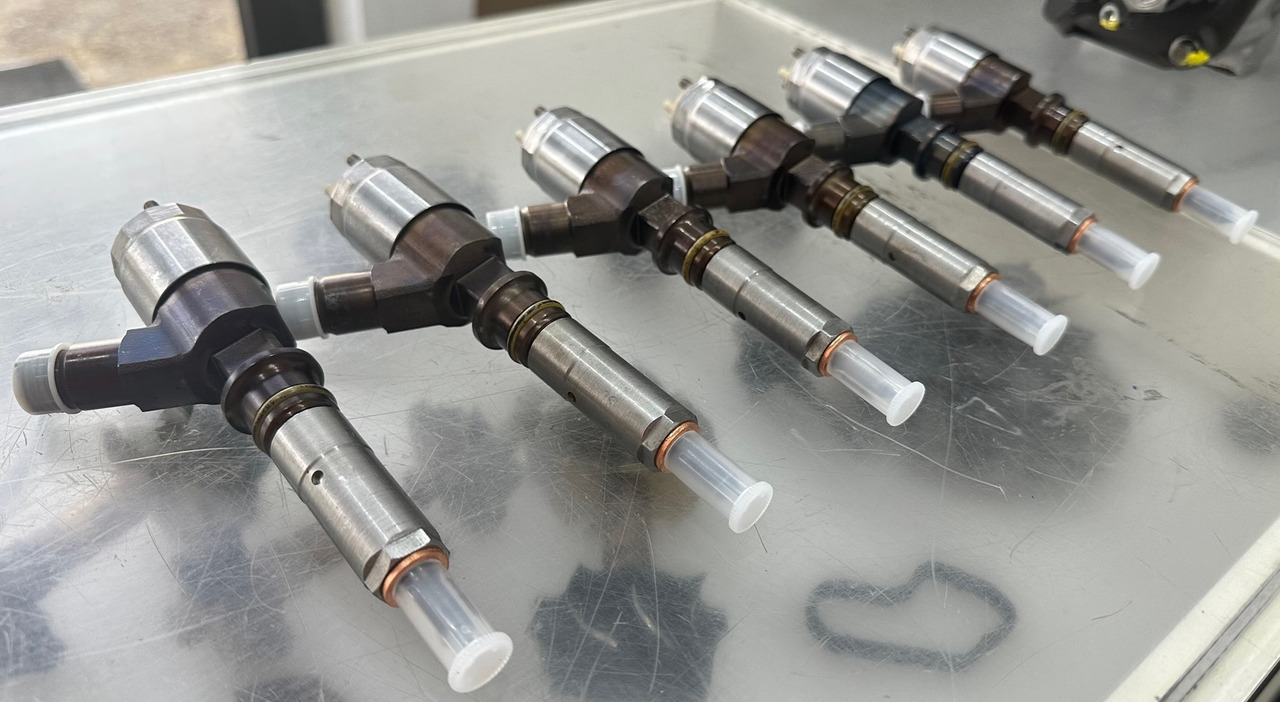 CATERPILLAR Injector 2645A753 - Інжектор в категорії Будівельна техніка: фото 1 CATERPILLAR Injector 2645A753 - Інжектор в категорії Будівельна техніка: фото 1