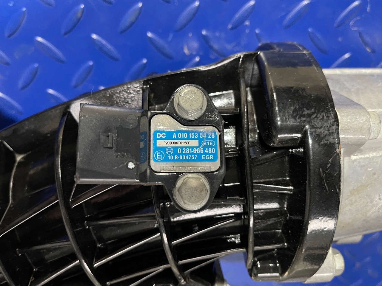 Mercedes-Benz EURO 6 Pressure Sensor A0101535428 - Система забору повітря: фото 2 Mercedes-Benz EURO 6 Pressure Sensor A0101535428 - Система забору повітря: фото 2