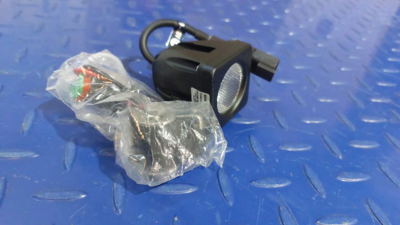 WELDEX-1040S Far lumina de lucru - Передня фара в категорії Будівельна техніка: фото 3 WELDEX-1040S Far lumina de lucru - Передня фара в категорії Будівельна техніка: фото 3