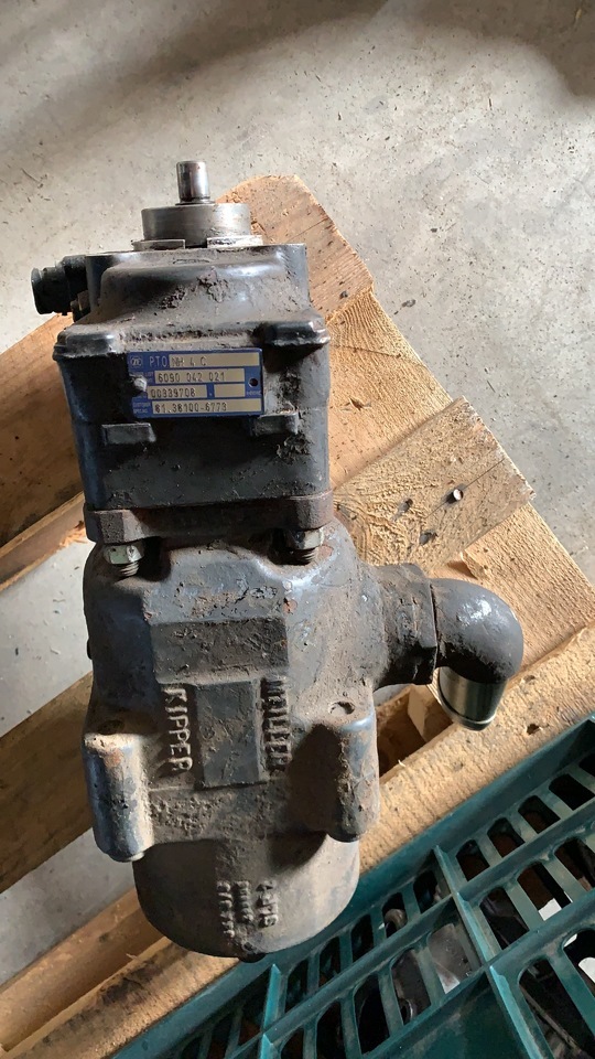ZF PTO NH 4 C 6090042021 - Гідронасос в категорії Вантажівки: фото 1 ZF PTO NH 4 C 6090042021 - Гідронасос в категорії Вантажівки: фото 1