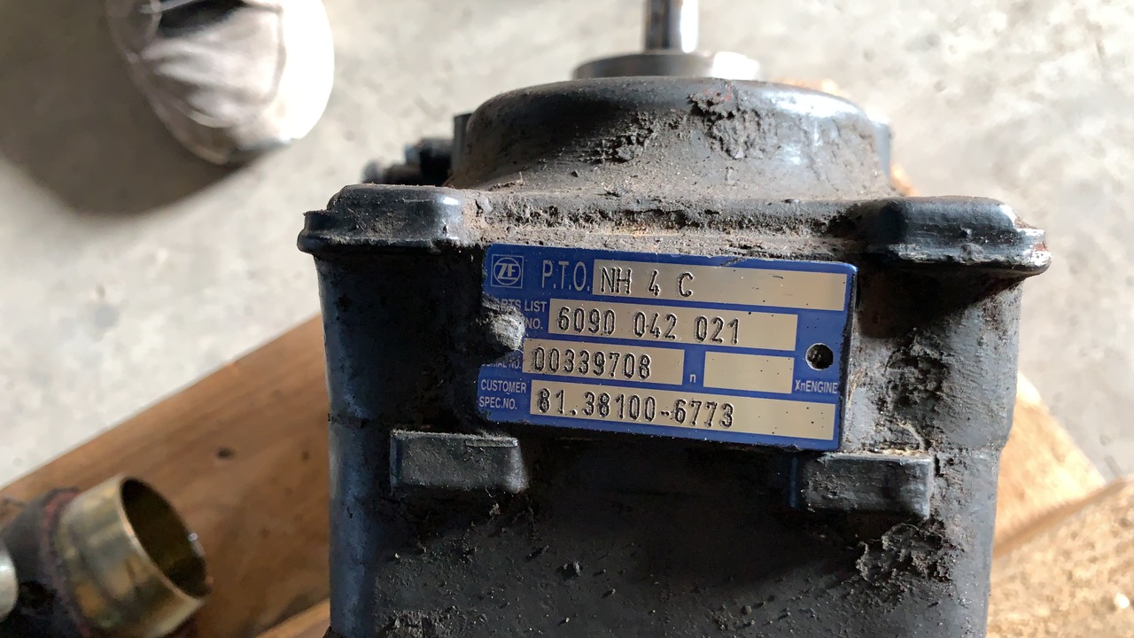 ZF PTO NH 4 C 6090042021 - Гідронасос в категорії Вантажівки: фото 2 ZF PTO NH 4 C 6090042021 - Гідронасос в категорії Вантажівки: фото 2