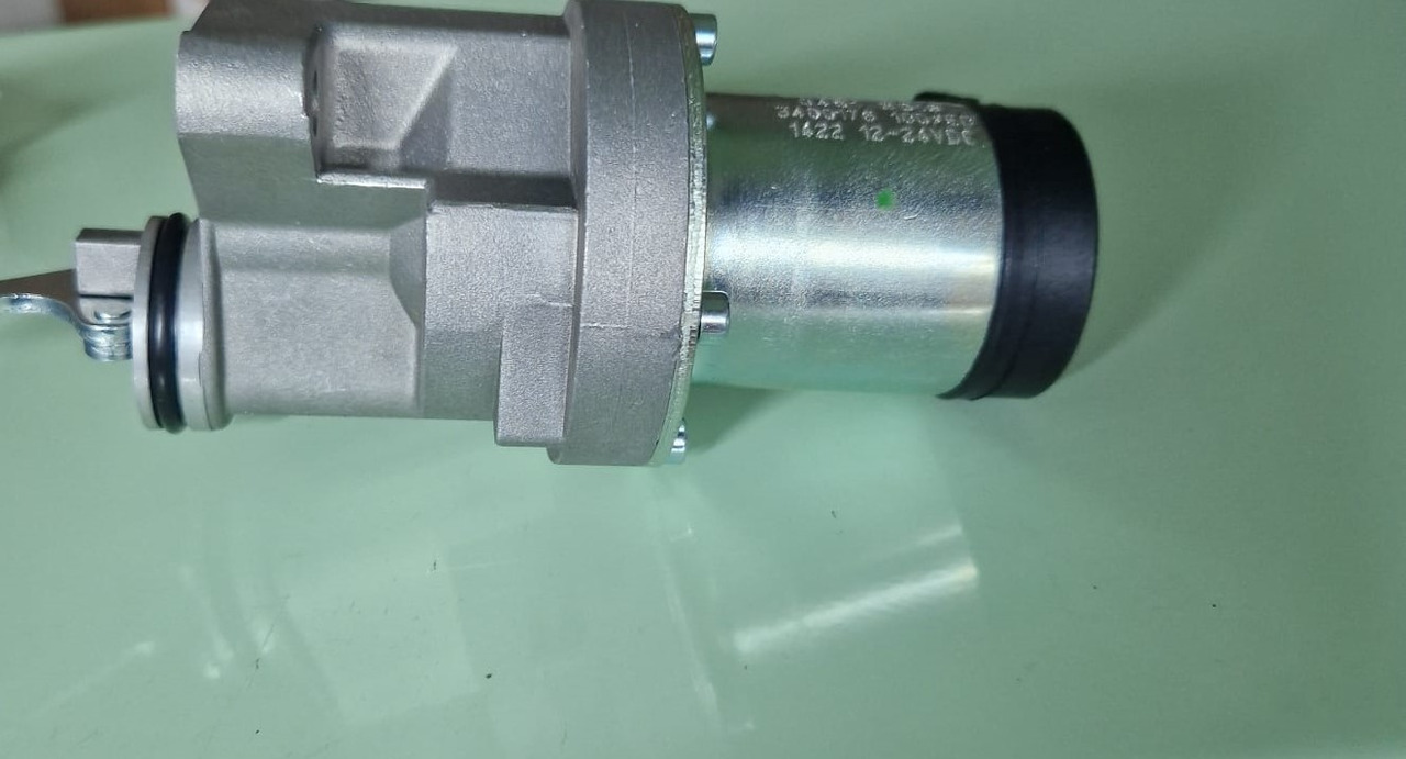 DEUTZ Bobina de oprire 12 V Deutz 4513018 - Запчастини в категорії Будівельна техніка: фото 3 DEUTZ Bobina de oprire 12 V Deutz 4513018 - Запчастини в категорії Будівельна техніка: фото 3