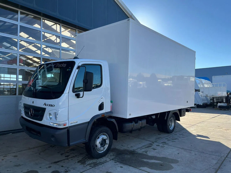 Mercedes-Benz Accelo 915 4x2 Closed Cargo Truck - Вантажівка з закритим кузовом: фото 1 Mercedes-Benz Accelo 915 4x2 Closed Cargo Truck - Вантажівка з закритим кузовом: фото 1