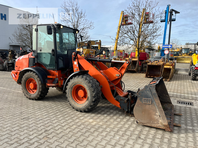 Колісний навантажувач Cat 908H: фото 8