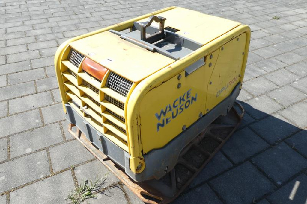 Будівельна техніка Wacker Neuson SE Rüttelplatte DPU 110rLem970 Baumaschine inkl. Fernbedienung: фото 7