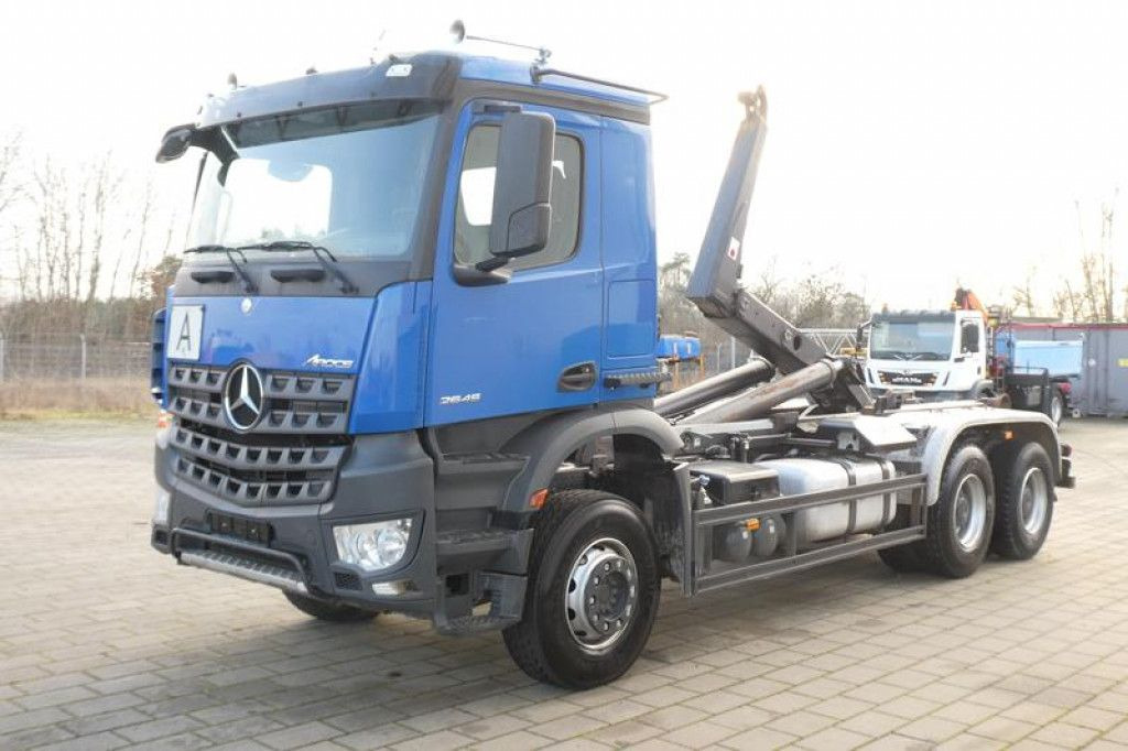 Mercedes-Benz Arocs 2645 K 6x4 Abrollkipper Meiller deutsch to - Гаковий мультиліфт вантажівка: фото 1 Mercedes-Benz Arocs 2645 K 6x4 Abrollkipper Meiller deutsch to - Гаковий мультиліфт вантажівка: фото 1