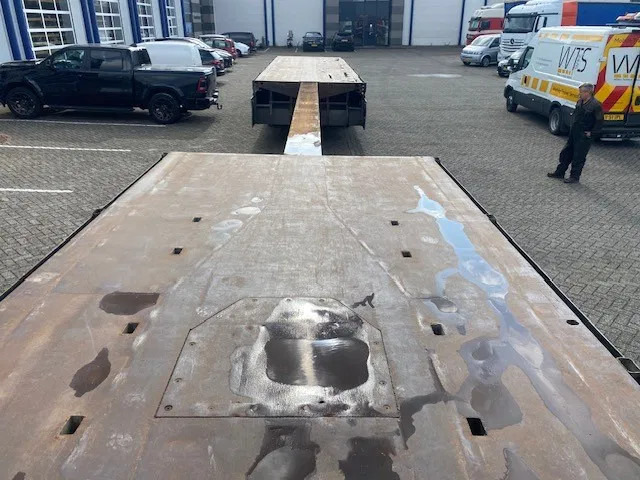 Floor robuuste vlakke oplegger ,uitschuifbaar, ,stuurassen, 20 mtr met stalen bodem/frame. kranenprofiel. - Бортовий напівпричіп/ Платформа: фото 2 Floor robuuste vlakke oplegger ,uitschuifbaar, ,stuurassen, 20 mtr met stalen bodem/frame. kranenprofiel. - Бортовий напівпричіп/ Платформа: фото 2