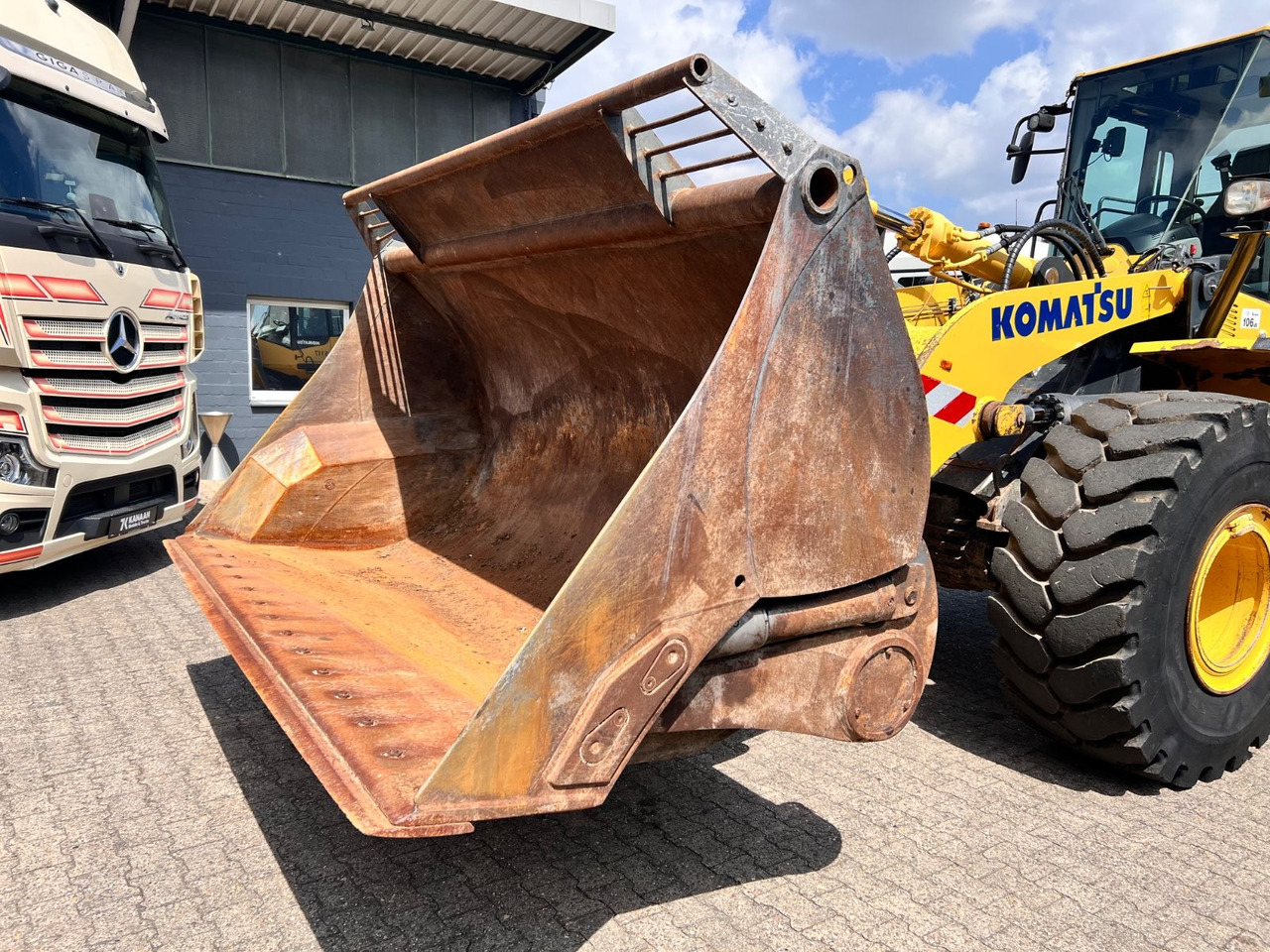 Komatsu WA 380-7 A Hochkippschaufel 4,5m³ Schnellwechsle - Колісний навантажувач: фото 2 Komatsu WA 380-7 A Hochkippschaufel 4,5m³ Schnellwechsle - Колісний навантажувач: фото 2