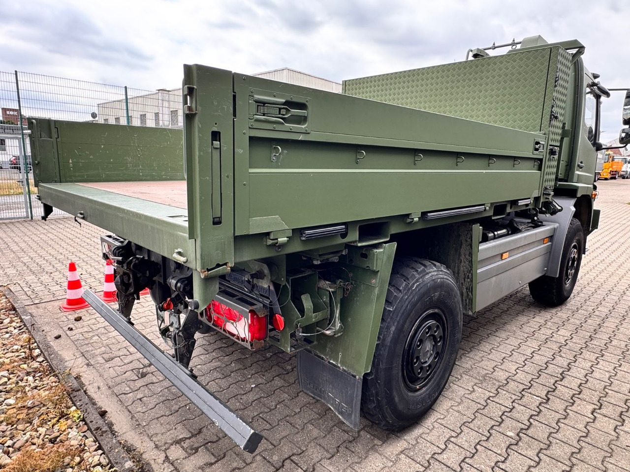 Mercedes-Benz 1018 Atego 4x4 Allrad Miltär Camper Expedition - Контейнеровоз/ Змінний кузов вантажівка: фото 4 Mercedes-Benz 1018 Atego 4x4 Allrad Miltär Camper Expedition - Контейнеровоз/ Змінний кузов вантажівка: фото 4