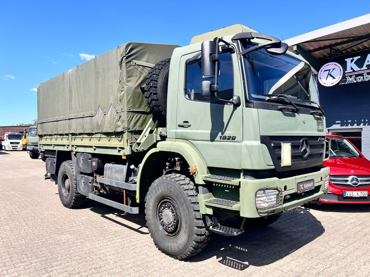 Mercedes-Benz 1829 A Axor 4x4 EX-Militär 31 TKM Camper Expedi - Тентована вантажівка: фото 1 Mercedes-Benz 1829 A Axor 4x4 EX-Militär 31 TKM Camper Expedi - Тентована вантажівка: фото 1