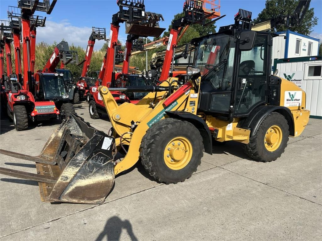 CAT 906 (9145) - Компактний фронтальний навантажувач: фото 2 CAT 906 (9145) - Компактний фронтальний навантажувач: фото 2