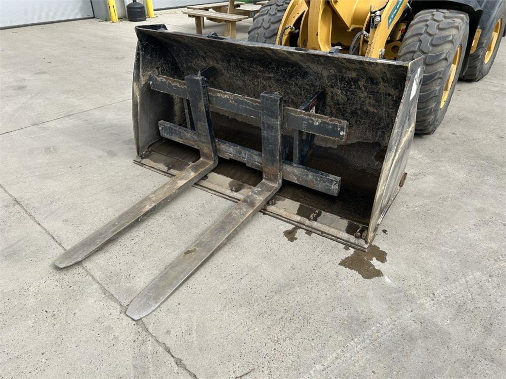 CAT 906M (8758) - Компактний фронтальний навантажувач: фото 5 CAT 906M (8758) - Компактний фронтальний навантажувач: фото 5