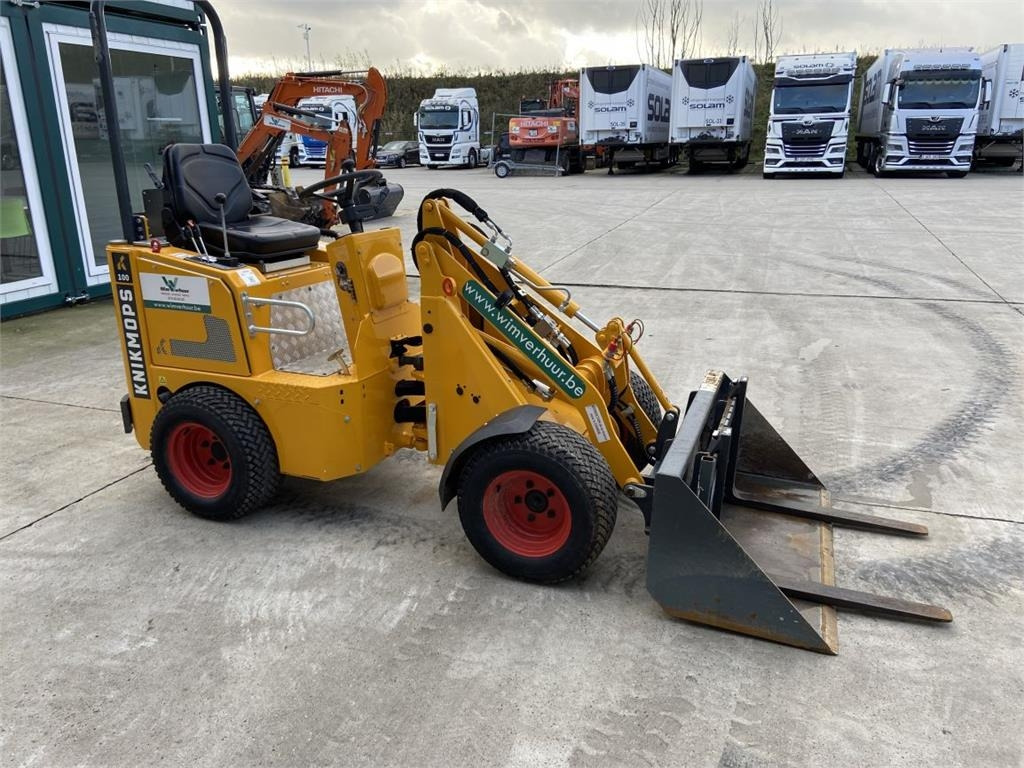 Knikmops KM100 (7123) - Компактний фронтальний навантажувач: фото 4 Knikmops KM100 (7123) - Компактний фронтальний навантажувач: фото 4