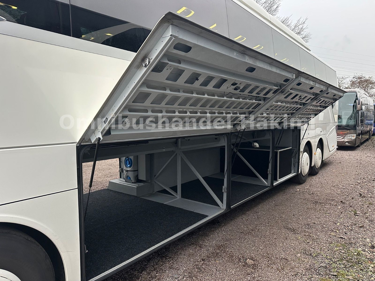 Setra S 517 HD (60 Sitze*Euro 6*DE-Bus) Setra S 517 HD (60 Sitze*Euro 6*DE-Bus) - Туристичний автобус: фото 5 Setra S 517 HD (60 Sitze*Euro 6*DE-Bus) Setra S 517 HD (60 Sitze*Euro 6*DE-Bus) - Туристичний автобус: фото 5