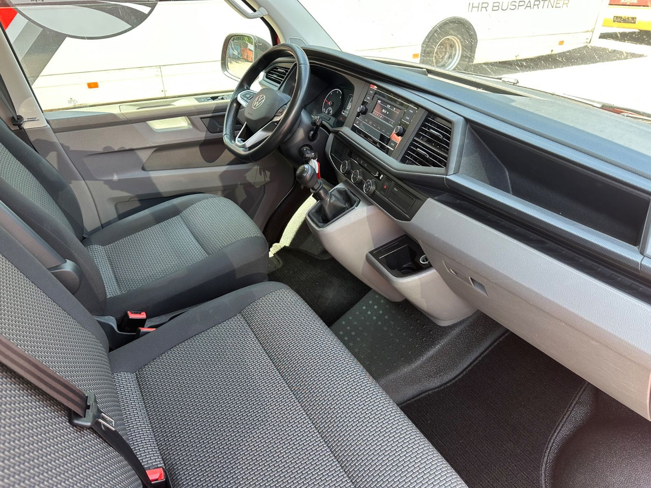 Volkswagen T6 Kombi (PDC Hi*ACC*StandHz*9 Sitzer*AC) - Пасажирський фургон: фото 5 Volkswagen T6 Kombi (PDC Hi*ACC*StandHz*9 Sitzer*AC) - Пасажирський фургон: фото 5